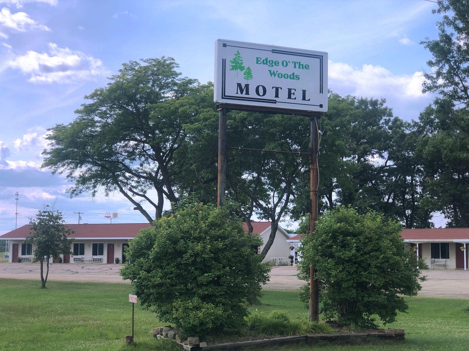 Edge O' the Woods Motel roadside sign and grounds in New Lisbon, WI